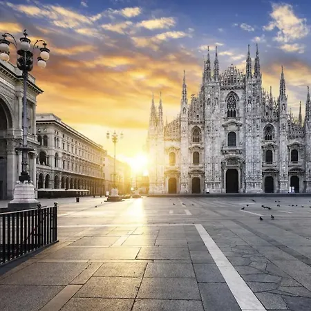 Apartmán Lussuoso Attico Con Garage Gratis Vicino Al Duomo E Allo Ieo